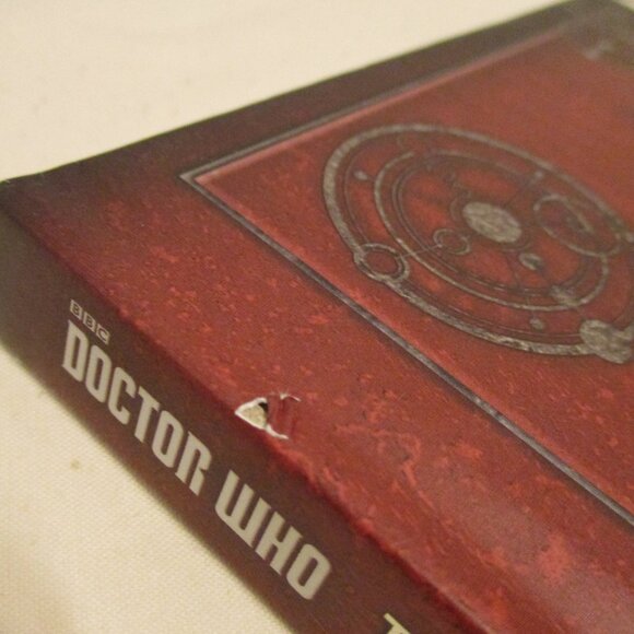 Dr Who Dangerous Monsters Official Guide Small Black White Reading Book - Picture 4 of 9